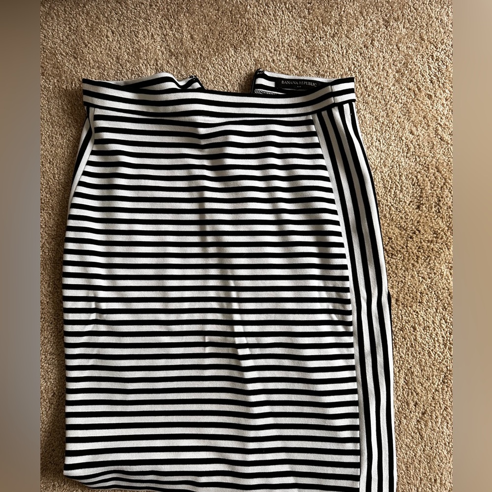 Black and white pencil skirt